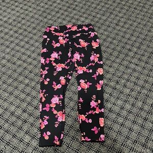VS/Pink Capri Leggings Size Medium
